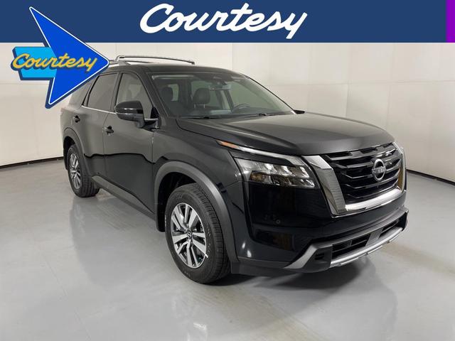 Photo of 2025 Super Black Nissan Pathfinder