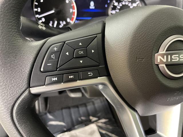 Photo of 2025 Glacier White Nissan Altima