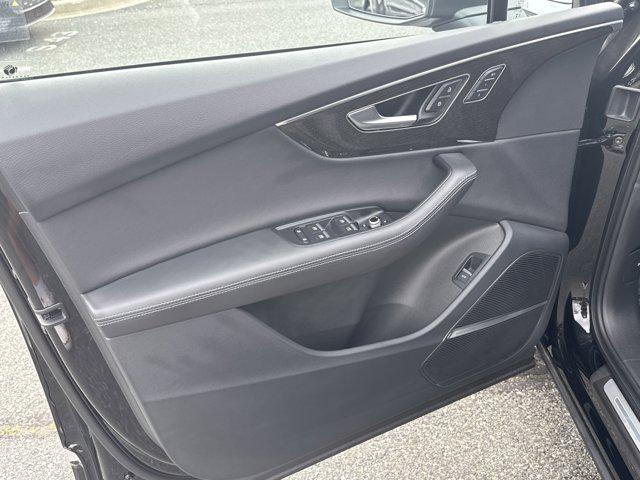 Photo of 2025 Mythos Black Metallic Audi Q7
