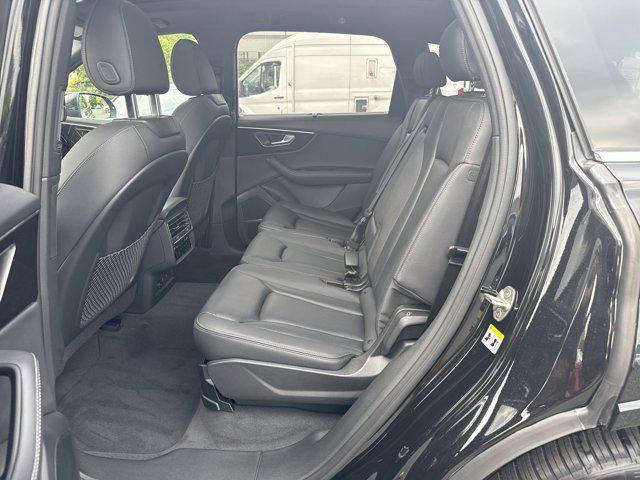 Photo of 2025 Mythos Black Metallic Audi Q7