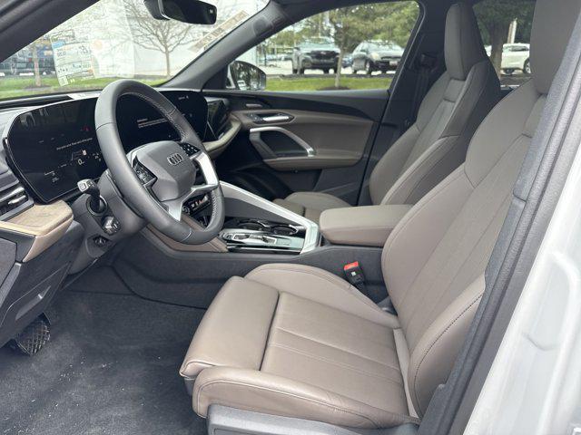 Photo of 2025 Glacier White Metallic Audi Q5