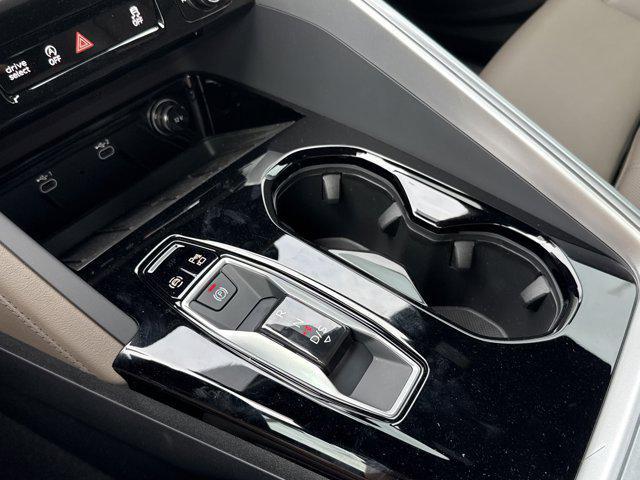 Photo of 2025 Glacier White Metallic Audi Q5
