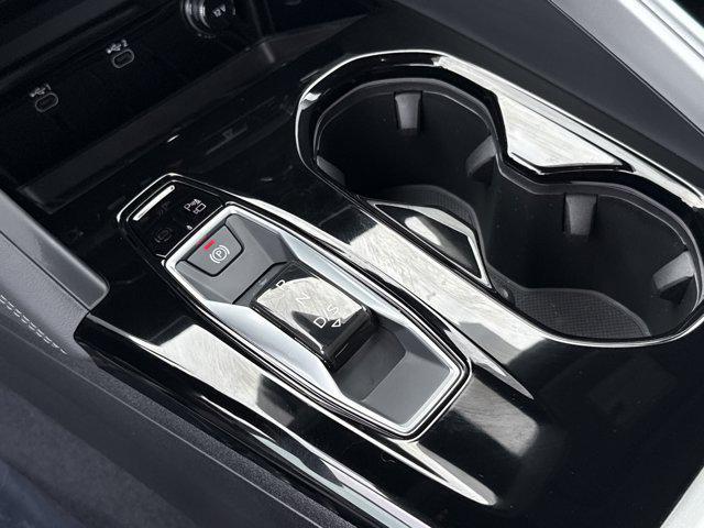 Photo of 2025 Glacier White Metallic Audi Q5