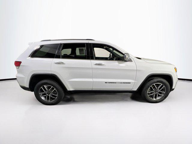 Photo of 2022 Bright White Clearcoat Jeep Grand Cherokee