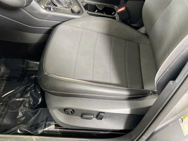 Photo of 2022 Pyrite Silver Metallic Volkswagen Taos