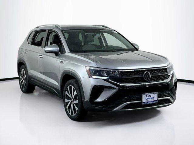 Photo of 2022 Pyrite Silver Metallic Volkswagen Taos