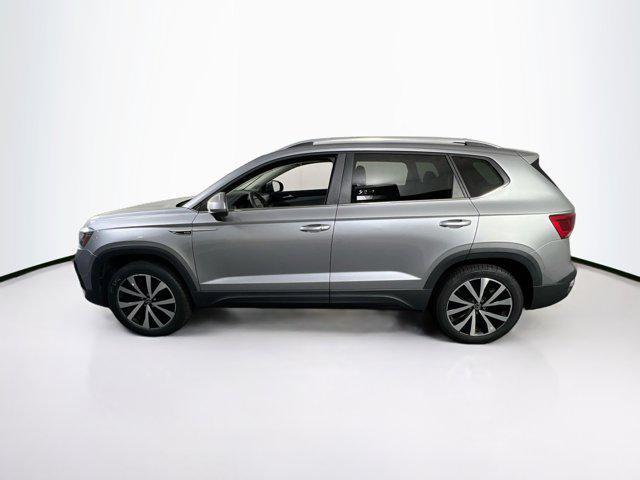 Photo of 2022 Pyrite Silver Metallic Volkswagen Taos
