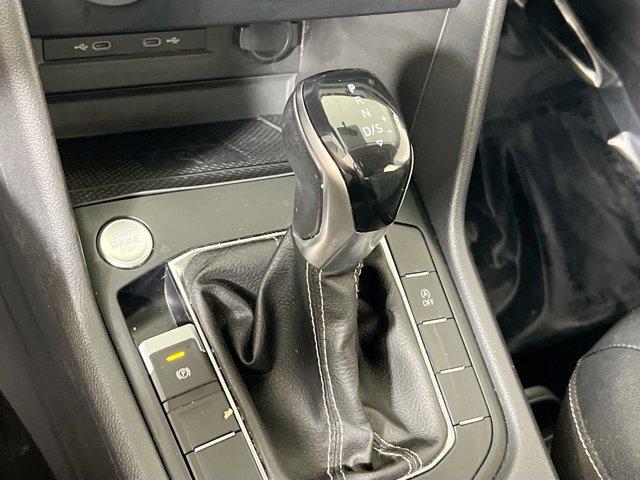 Photo of 2022 Pyrite Silver Metallic Volkswagen Taos