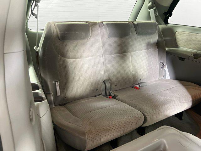 Photo of 2010 Silver Shadow Pearl Toyota Sienna
