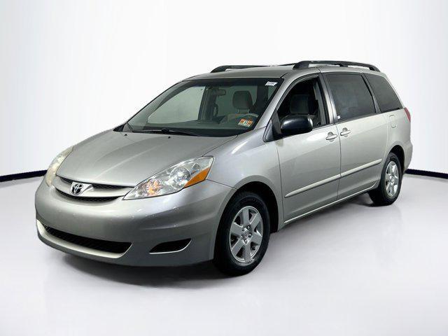Photo of 2010 Silver Shadow Pearl Toyota Sienna