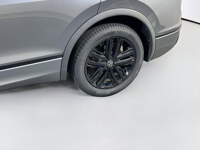 Photo of 2022 Platinum Gray Metallic Volkswagen Tiguan