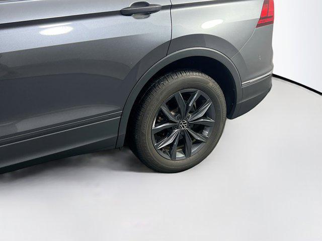 Photo of 2022 Platinum Gray Metallic Volkswagen Tiguan
