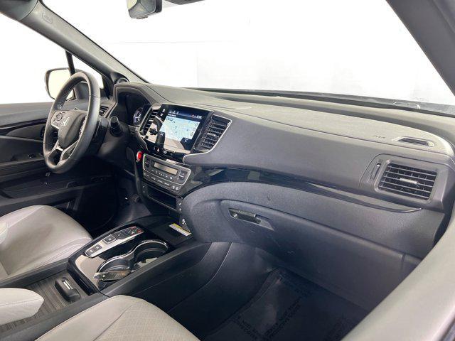 Photo of 2022 Lunar Silver Metallic Honda Passport
