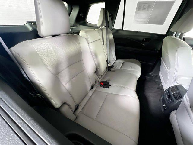 Photo of 2022 Lunar Silver Metallic Honda Passport