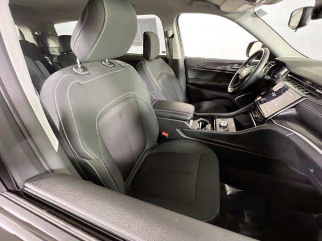 Photo of 2021 Diamond Black Crystal Pearlcoat Jeep Grand Cherokee L