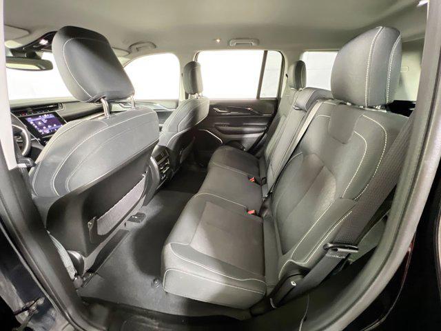 Photo of 2022 Diamond Black Crystal Pearlcoat Jeep Grand Cherokee