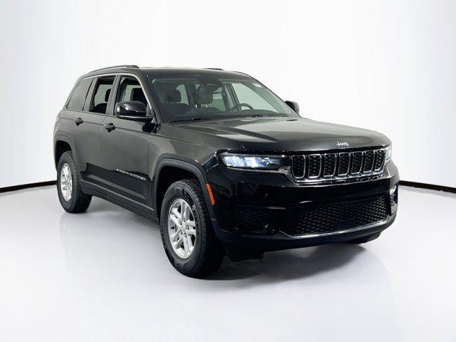 Photo of 2022 Diamond Black Crystal Pearlcoat Jeep Grand Cherokee