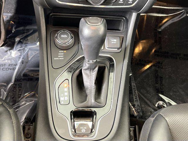 Photo of 2022 Granite Crystal Metallic Clearcoat Jeep Cherokee