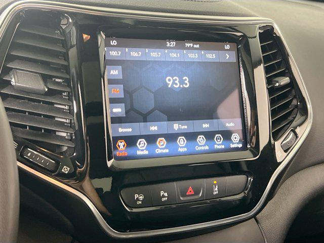Photo of 2022 Granite Crystal Metallic Clearcoat Jeep Cherokee