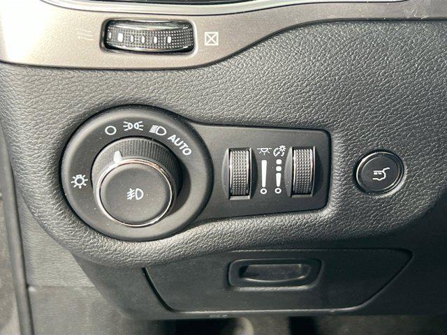 Photo of 2022 Granite Crystal Metallic Clearcoat Jeep Cherokee