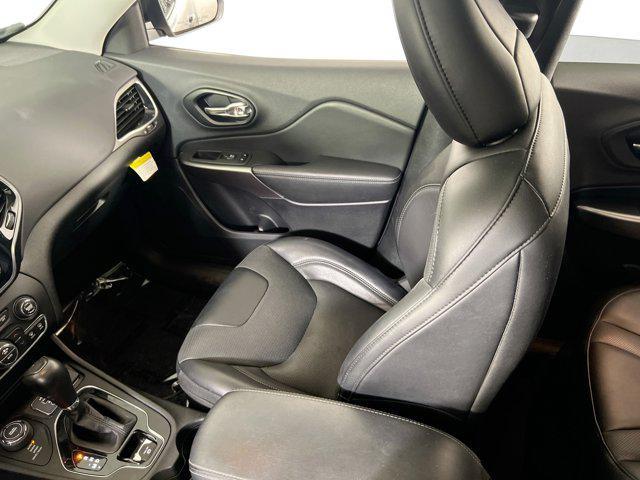 Photo of 2022 Granite Crystal Metallic Clearcoat Jeep Cherokee