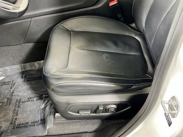 Photo of 2021 Bright White Clearcoat Jeep Grand Cherokee L