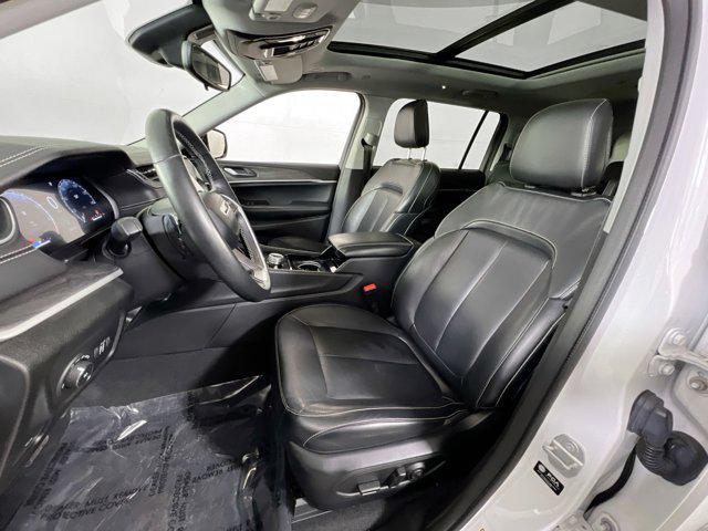 Photo of 2021 Bright White Clearcoat Jeep Grand Cherokee L