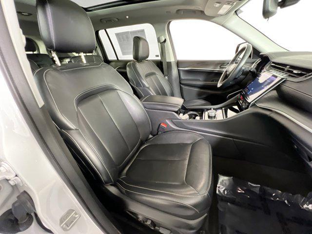 Photo of 2021 Bright White Clearcoat Jeep Grand Cherokee L