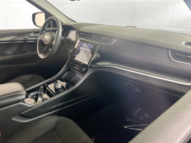 Photo of 2023 Velvet Red Pearlcoat Jeep Grand Cherokee