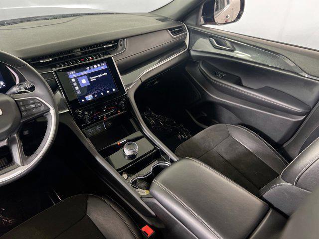 Photo of 2023 Velvet Red Pearlcoat Jeep Grand Cherokee