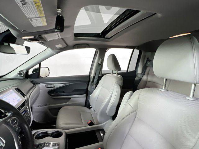 Photo of 2022 Obsidian Blue Pearl Honda Ridgeline