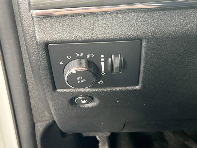 Photo of 2022 Bright White Clearcoat Jeep Grand Cherokee