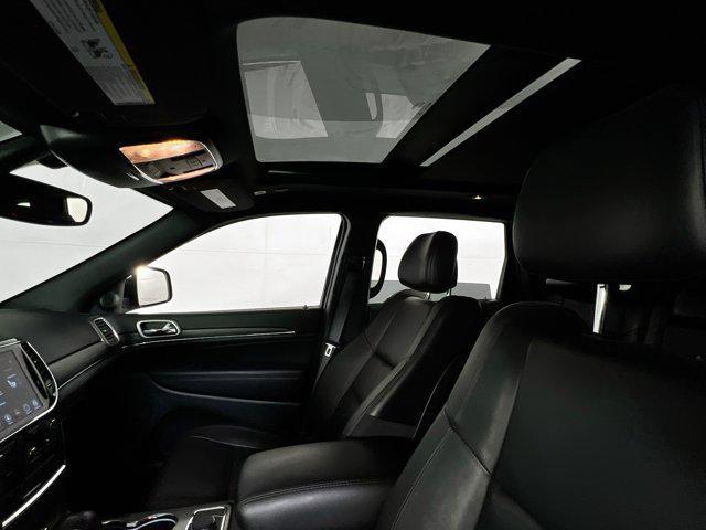 Photo of 2022 Bright White Clearcoat Jeep Grand Cherokee