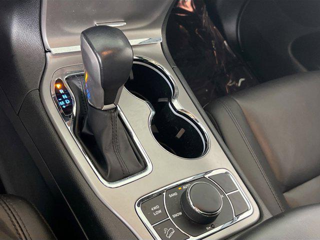 Photo of 2022 Bright White Clearcoat Jeep Grand Cherokee
