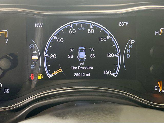 Photo of 2022 Bright White Clearcoat Jeep Grand Cherokee