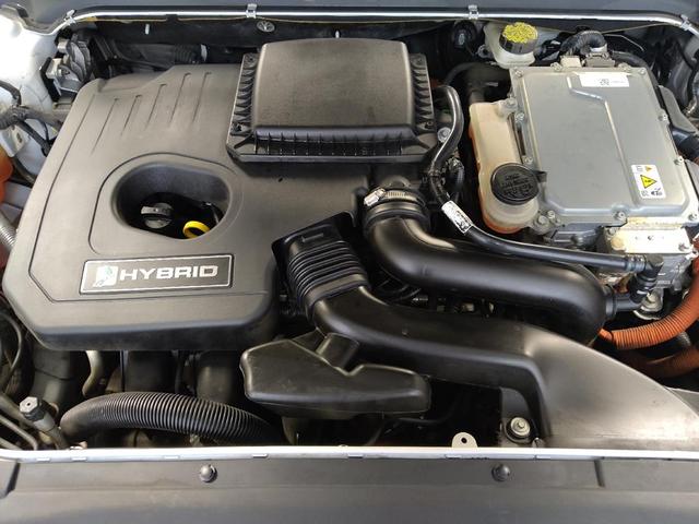 Photo of 2014 Oxford White Ford Fusion Hybrid