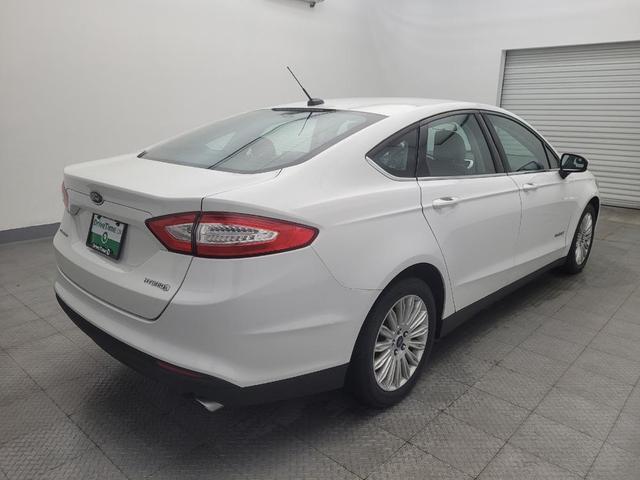 Photo of 2014 Oxford White Ford Fusion Hybrid