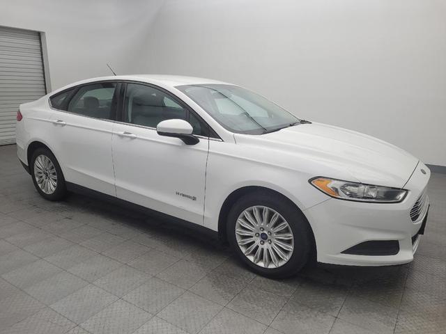 Photo of 2014 Oxford White Ford Fusion Hybrid
