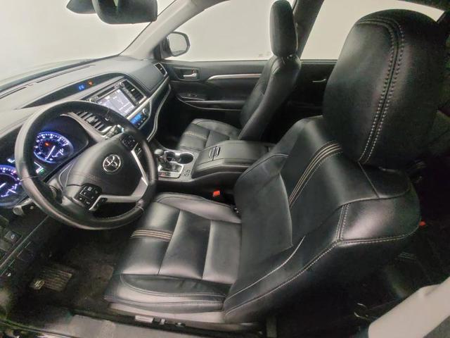 Photo of 2018 Midnight Black Metallic Toyota Highlander
