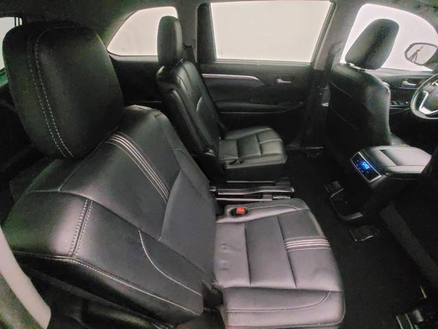 Photo of 2018 Midnight Black Metallic Toyota Highlander