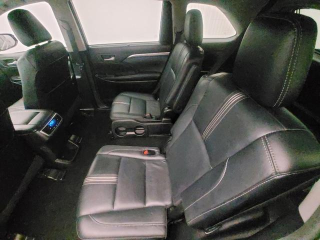 Photo of 2018 Midnight Black Metallic Toyota Highlander