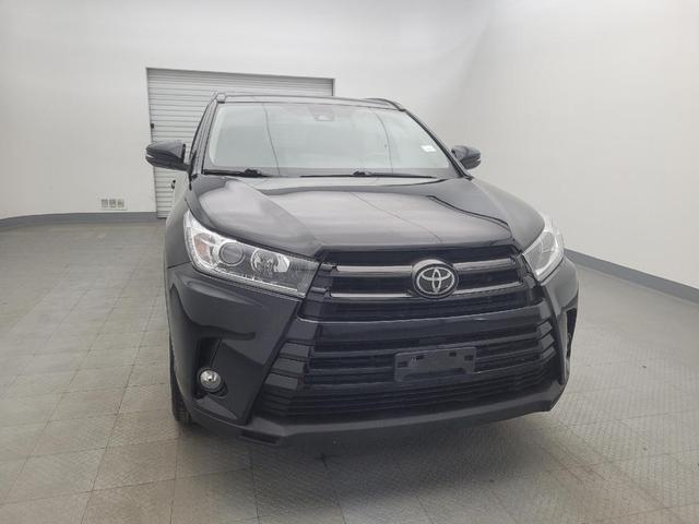 Photo of 2018 Midnight Black Metallic Toyota Highlander