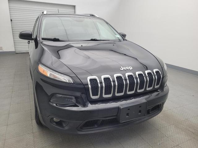 Photo of 2017 Diamond Black Crystal Pearlcoat Jeep Cherokee