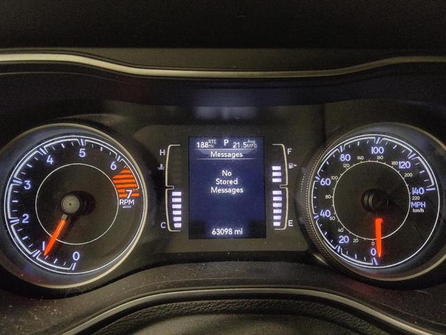 Photo of 2021 Diamond Black Crystal Pearlcoat Jeep Cherokee