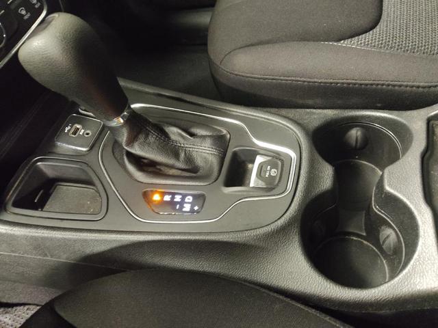 Photo of 2021 Diamond Black Crystal Pearlcoat Jeep Cherokee