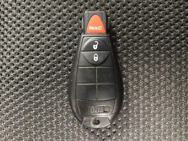 Photo of 2021 Diamond Black Crystal Pearlcoat Jeep Cherokee