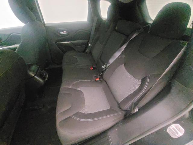 Photo of 2021 Diamond Black Crystal Pearlcoat Jeep Cherokee