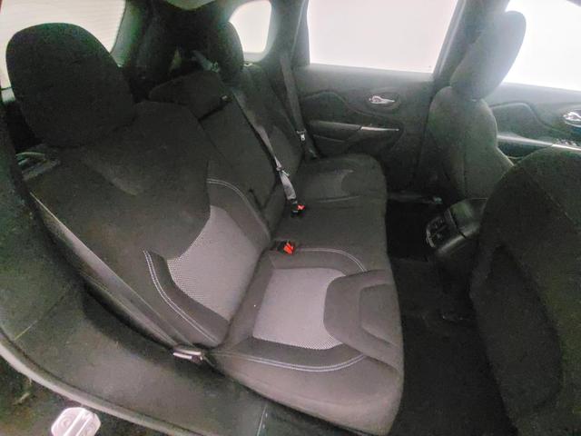 Photo of 2021 Diamond Black Crystal Pearlcoat Jeep Cherokee