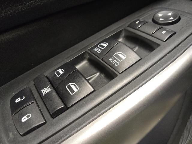 Photo of 2021 Diamond Black Crystal Pearlcoat Jeep Cherokee