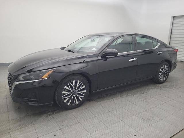 Photo of 2023 Super Black Nissan Altima